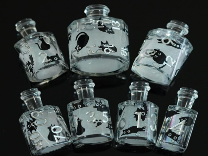 Bottle Liquid Black Cat Dice Set